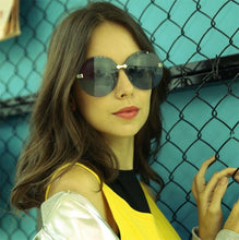 Load image into Gallery viewer, Oversizes Luxury Sunglasses